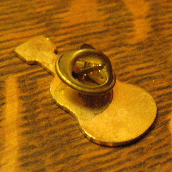 Nashville Tennessee 1990 Music Guitar Lapel Pin - Picture 4 of 4